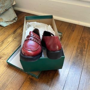Paul Green Sofia Loafer in Wine Leather; size 6